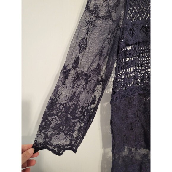 Chico's Blue Long Sleeve Crochet Bodice Sheer Sleeves Top  Blouse‎ Size 1 Medium - Picture 9 of 9